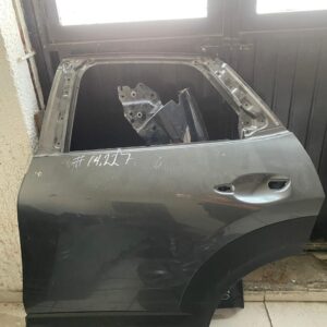 #14,227 CX30 19-23 PUERTA TRASERA IZQ