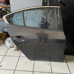 #14,272 MAZDA 3 19-23 PUERTA TRASERA DER