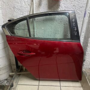 #14,277 MAZDA 3 19-23 PUERTA TRASERA DER