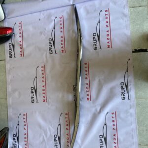 #14,830 MAZDA 6 MOLDURA CROMADA